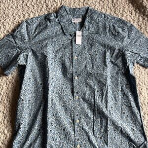 GAP Men’s Floral Print Blue button up